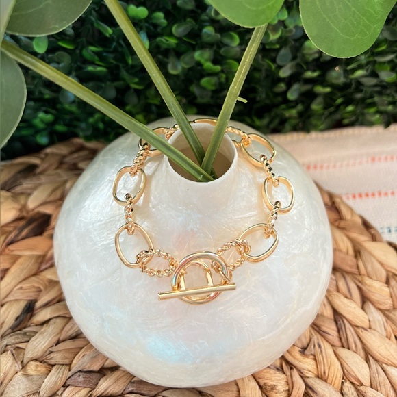 New Gold Chain Link Bracelet Toggle Closure | Boutique | Lightweight | Stackable - Picture 3 of 4